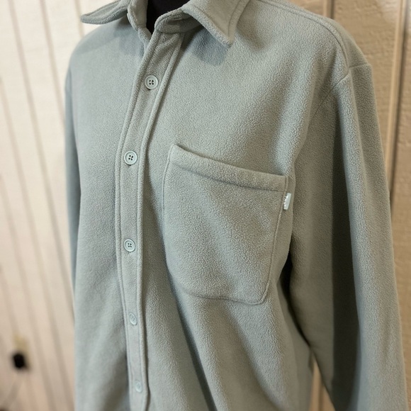 Aritzia Tna Polar Button Up Fleece Shirt Jacket, size 2 Medium. - Picture 3 of 9